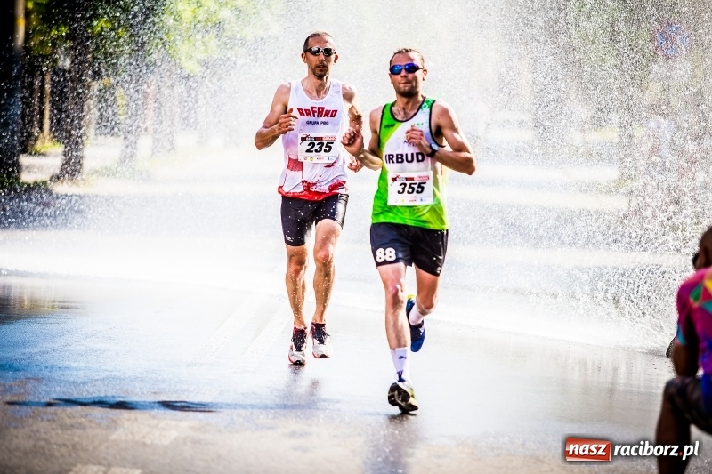 Zdjęcie w galerii na portalu naszraciborz.pl: Raciborski Bieg Bez Granic - dystans 10 kilometrów FOTOREPORTAŻ wiadomości z regionu