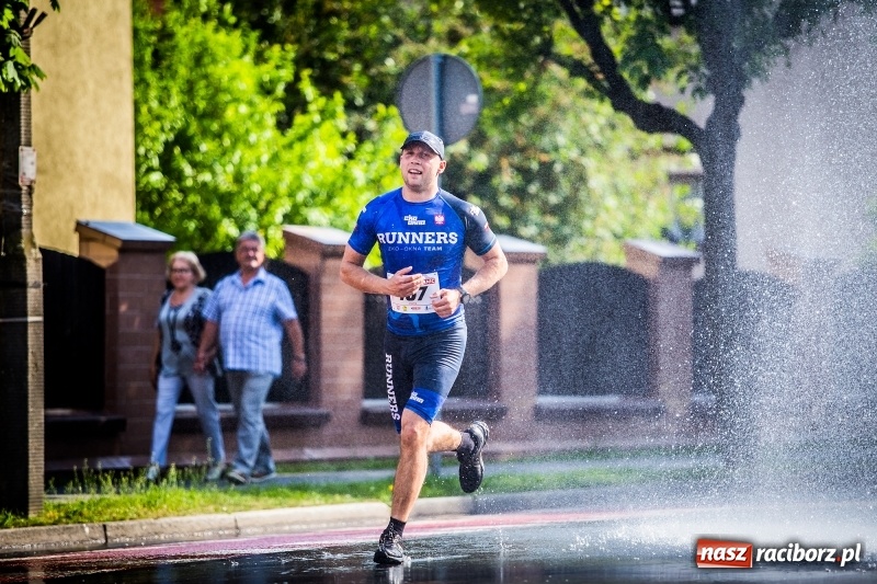Zdjęcie w galerii na portalu naszraciborz.pl: Raciborski Bieg Bez Granic - dystans 10 kilometrów FOTOREPORTAŻ wiadomości z regionu