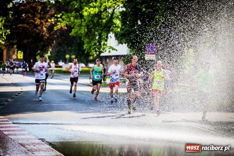 Zdjęcie w galerii na portalu naszraciborz.pl: Raciborski Bieg Bez Granic - dystans 10 kilometrów FOTOREPORTAŻ wiadomości z regionu