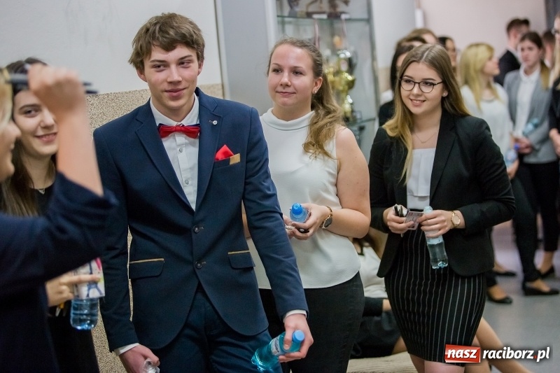 Zdjęcie w galerii na portalu naszraciborz.pl: Matura w II LO. Mickiewicz ma najwięcej maturzystów wiadomości z regionu