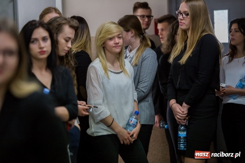 Zdjęcie w galerii na portalu naszraciborz.pl: Matura w II LO. Mickiewicz ma najwięcej maturzystów wiadomości z regionu