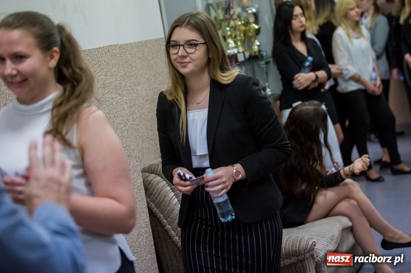 Zdjęcie w galerii na portalu naszraciborz.pl: Matura w II LO. Mickiewicz ma najwięcej maturzystów wiadomości z regionu