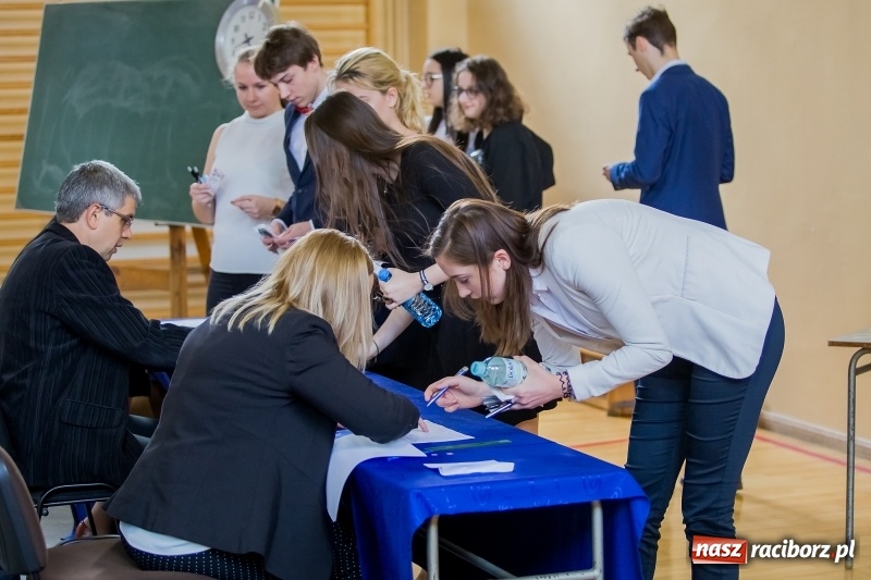 Zdjęcie w galerii na portalu naszraciborz.pl: Matura w II LO. Mickiewicz ma najwięcej maturzystów wiadomości z regionu