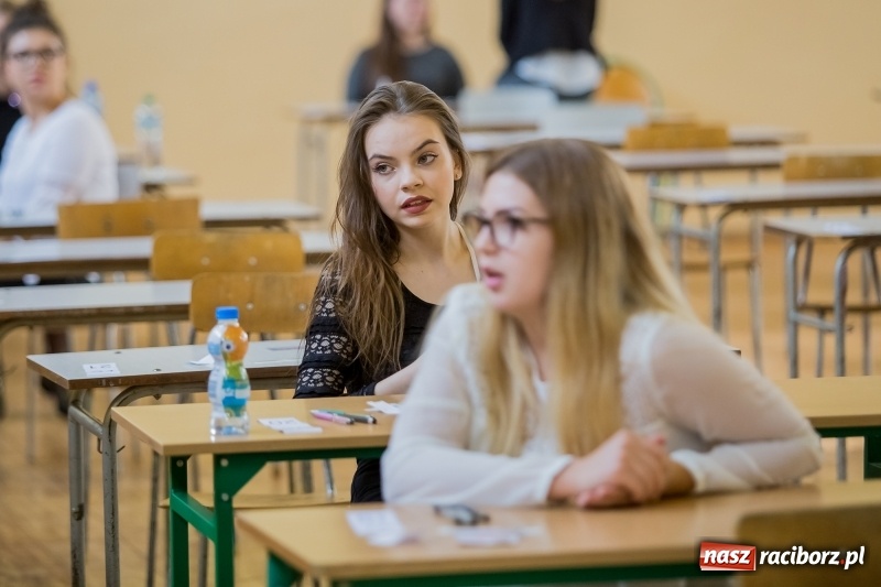 Zdjęcie w galerii na portalu naszraciborz.pl: Matura w II LO. Mickiewicz ma najwięcej maturzystów wiadomości z regionu