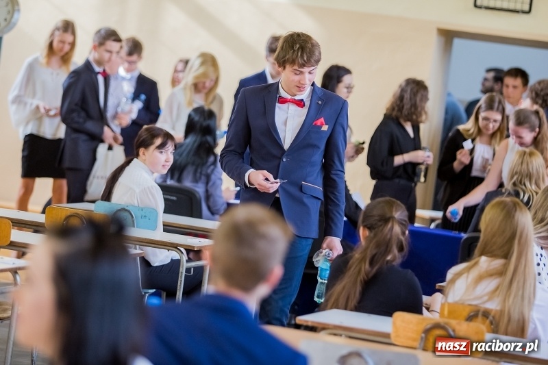 Zdjęcie w galerii na portalu naszraciborz.pl: Matura w II LO. Mickiewicz ma najwięcej maturzystów wiadomości z regionu