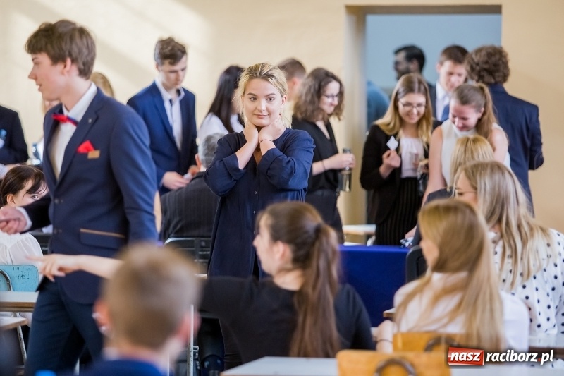 Zdjęcie w galerii na portalu naszraciborz.pl: Matura w II LO. Mickiewicz ma najwięcej maturzystów wiadomości z regionu