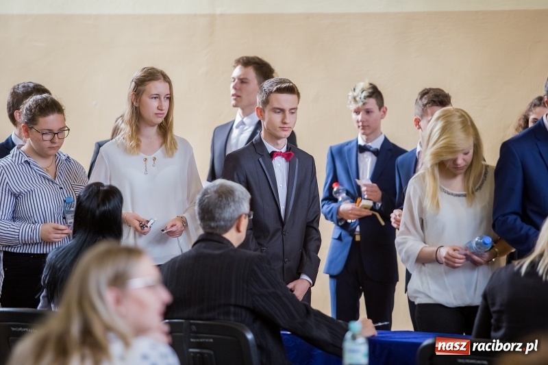 Zdjęcie w galerii na portalu naszraciborz.pl: Matura w II LO. Mickiewicz ma najwięcej maturzystów wiadomości z regionu