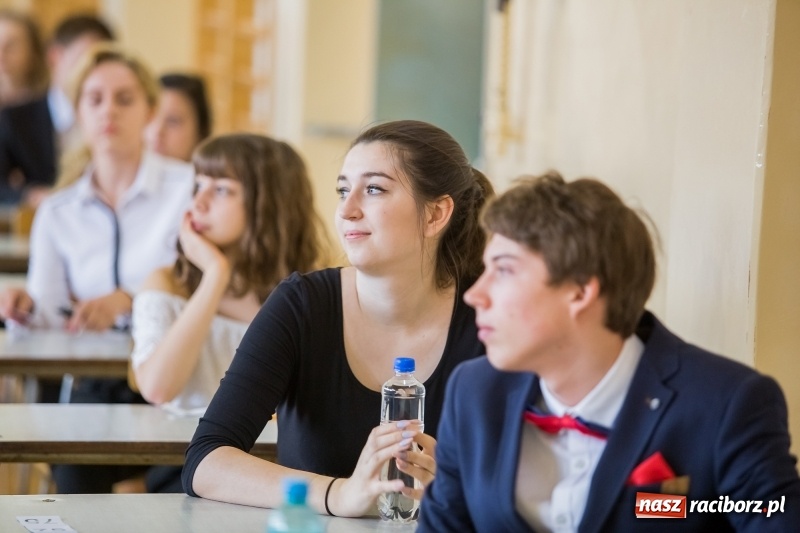 Zdjęcie w galerii na portalu naszraciborz.pl: Matura w II LO. Mickiewicz ma najwięcej maturzystów wiadomości z regionu