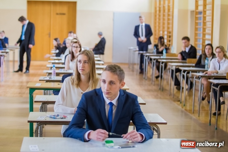 Zdjęcie w galerii na portalu naszraciborz.pl: Matura w II LO. Mickiewicz ma najwięcej maturzystów wiadomości z regionu
