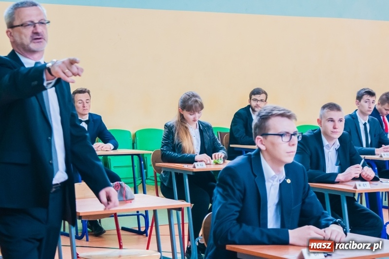 Zdjęcie w galerii na portalu naszraciborz.pl: Matura w Mechaniku. 111 absolwentów przystąpiło do egzaminu dojrzałości wiadomości z regionu