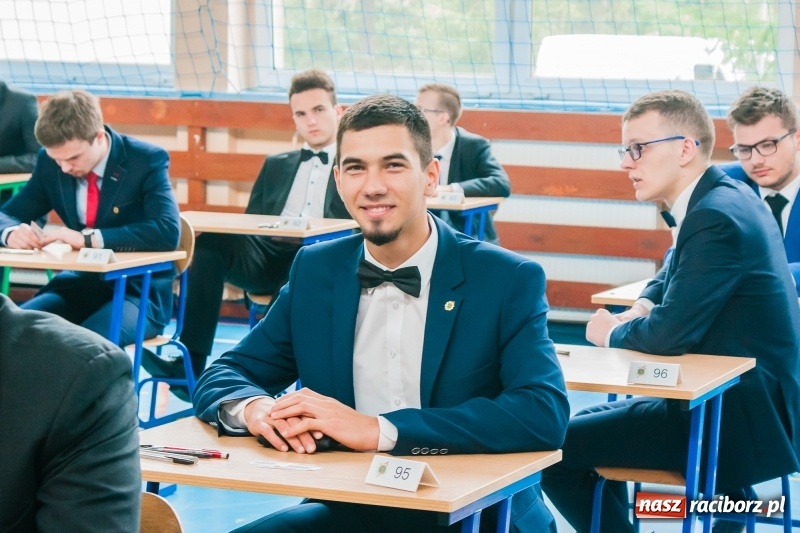 Zdjęcie w galerii na portalu naszraciborz.pl: Matura w Mechaniku. 111 absolwentów przystąpiło do egzaminu dojrzałości wiadomości z regionu