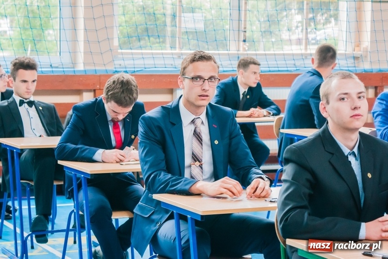 Zdjęcie w galerii na portalu naszraciborz.pl: Matura w Mechaniku. 111 absolwentów przystąpiło do egzaminu dojrzałości wiadomości z regionu