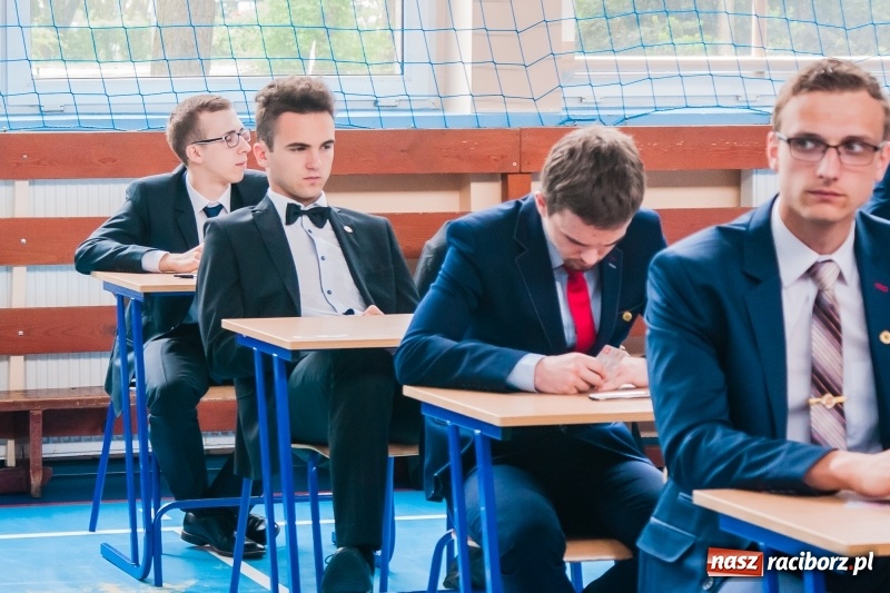 Zdjęcie w galerii na portalu naszraciborz.pl: Matura w Mechaniku. 111 absolwentów przystąpiło do egzaminu dojrzałości wiadomości z regionu