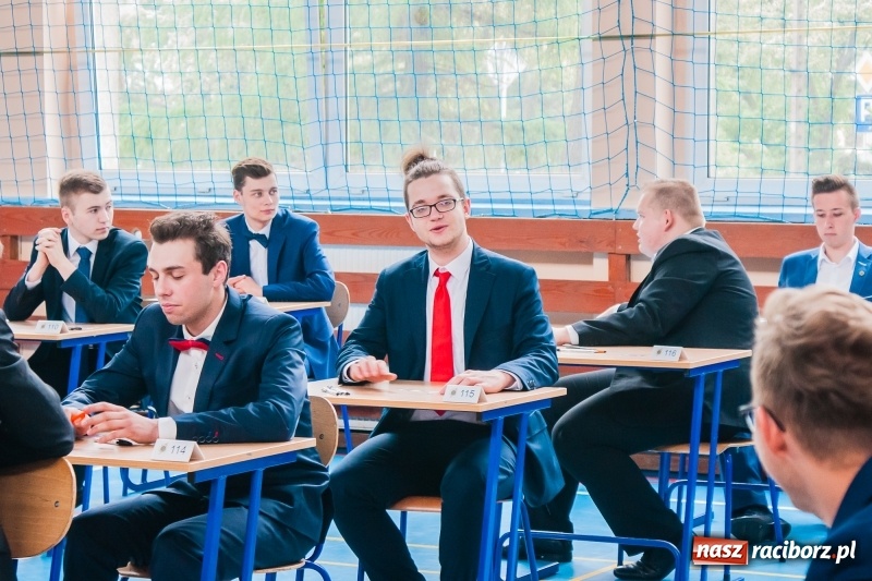 Zdjęcie w galerii na portalu naszraciborz.pl: Matura w Mechaniku. 111 absolwentów przystąpiło do egzaminu dojrzałości wiadomości z regionu