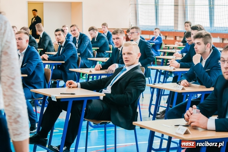 Zdjęcie w galerii na portalu naszraciborz.pl: Matura w Mechaniku. 111 absolwentów przystąpiło do egzaminu dojrzałości wiadomości z regionu