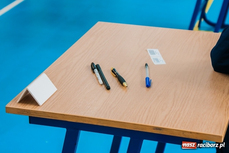 Zdjęcie w galerii na portalu naszraciborz.pl: Matura w Mechaniku. 111 absolwentów przystąpiło do egzaminu dojrzałości wiadomości z regionu