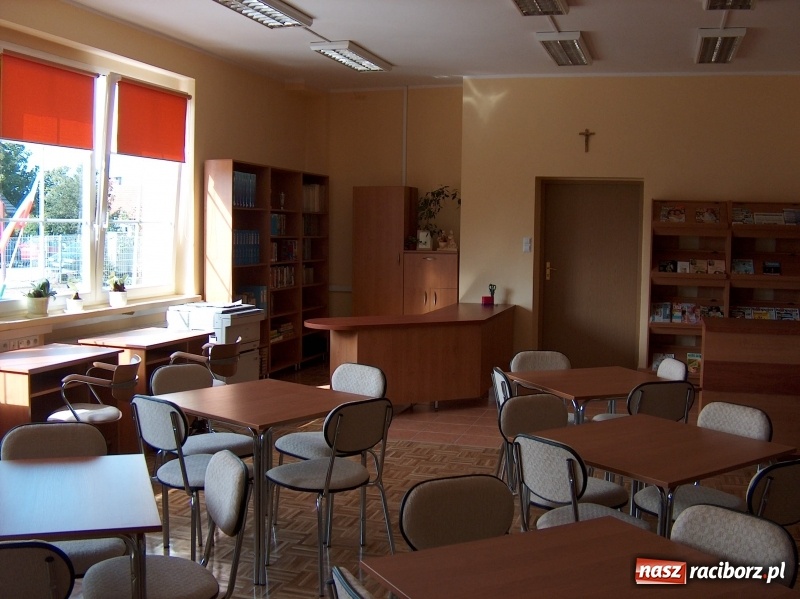 Zdjęcie w galerii na portalu naszraciborz.pl: Jak to na Ocicach drzewiej bywało. Historia miejscowej biblioteki wiadomości z regionu