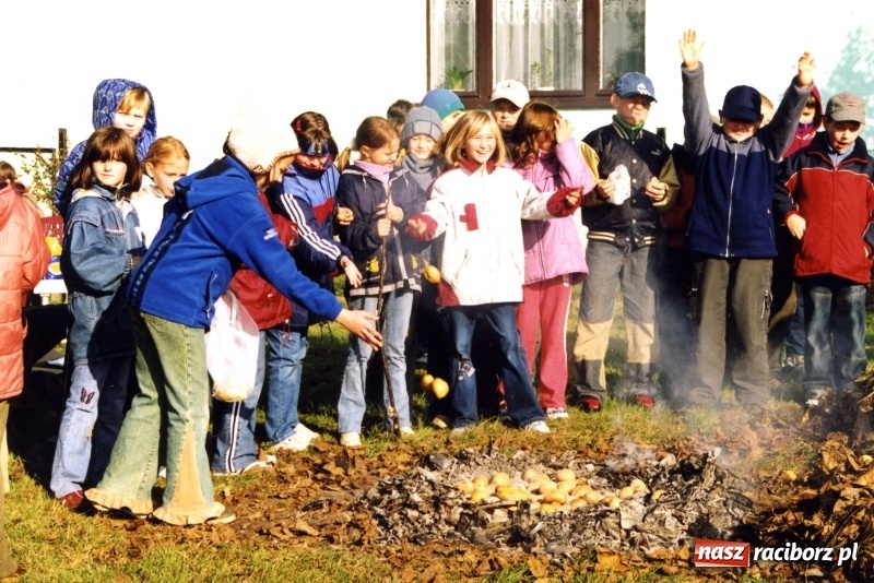 Zdjęcie w galerii na portalu naszraciborz.pl: Jak to na Ocicach drzewiej bywało. Historia miejscowej biblioteki wiadomości z regionu