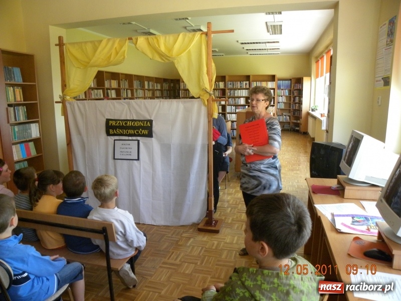 Zdjęcie w galerii na portalu naszraciborz.pl: Jak to na Ocicach drzewiej bywało. Historia miejscowej biblioteki wiadomości z regionu