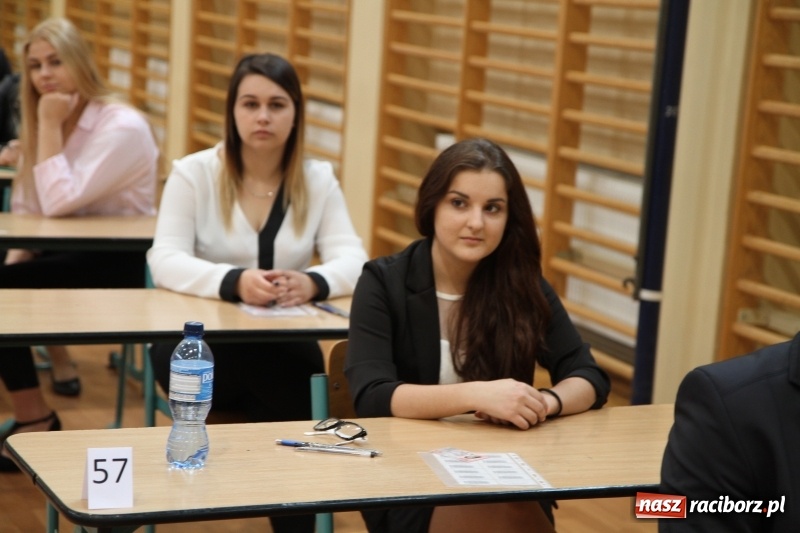 Zdjęcie w galerii na portalu naszraciborz.pl: Matura w ZSOMS. Silni, zwarci, gotowi. Sportowcy i mundurowcy zdają język polski  wiadomości z regionu