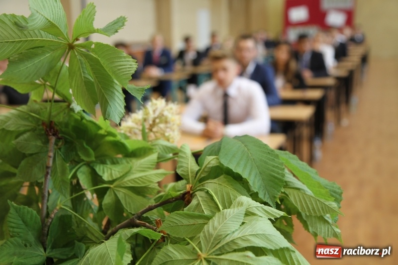 Zdjęcie w galerii na portalu naszraciborz.pl: Matura w ZSOMS. Silni, zwarci, gotowi. Sportowcy i mundurowcy zdają język polski  wiadomości z regionu