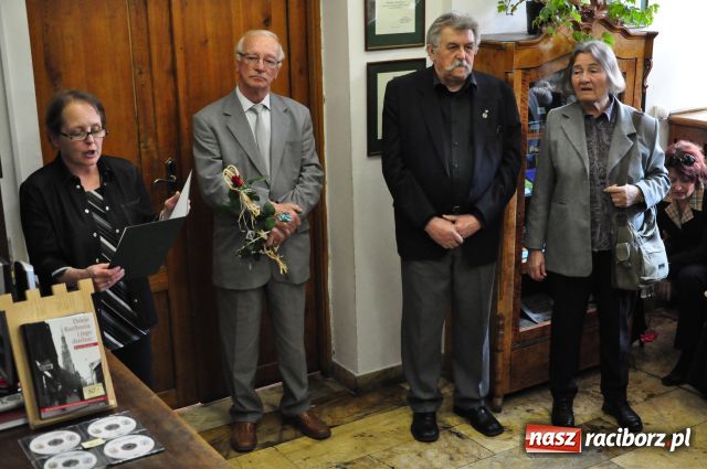 Zdjęcie w galerii na portalu naszraciborz.pl: Czy plakat jest potrzebny? wiadomości z regionu