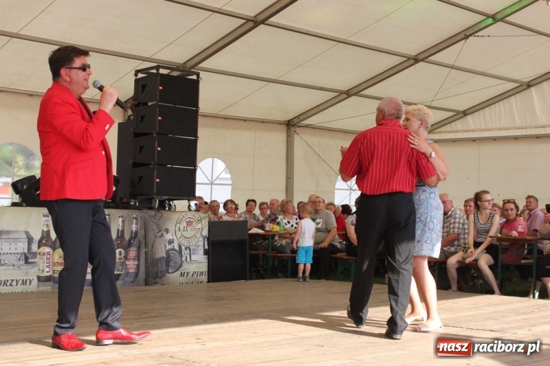 Zdjęcie w galerii na portalu naszraciborz.pl: Biesiadny trzeci dzień majówki w Nędzy porwał do tańca wiadomości z regionu