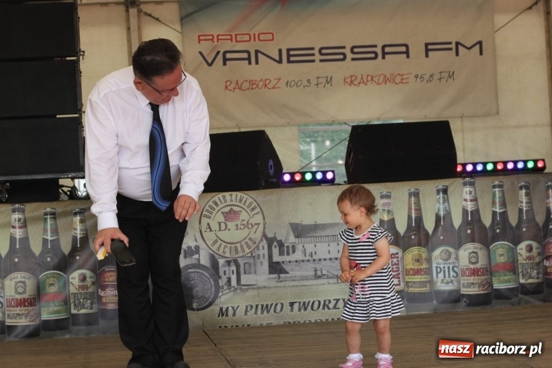 Zdjęcie w galerii na portalu naszraciborz.pl: Biesiadny trzeci dzień majówki w Nędzy porwał do tańca wiadomości z regionu