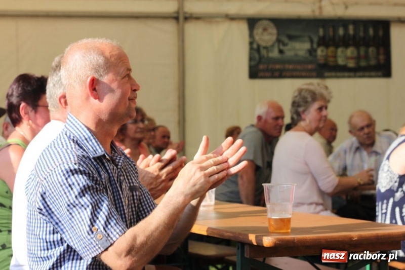 Zdjęcie w galerii na portalu naszraciborz.pl: Biesiadny trzeci dzień majówki w Nędzy porwał do tańca wiadomości z regionu