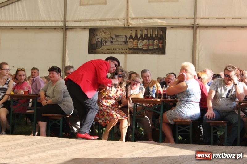 Zdjęcie w galerii na portalu naszraciborz.pl: Biesiadny trzeci dzień majówki w Nędzy porwał do tańca wiadomości z regionu