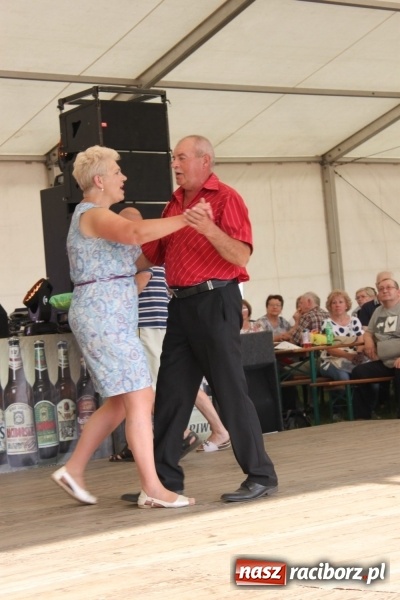Zdjęcie w galerii na portalu naszraciborz.pl: Biesiadny trzeci dzień majówki w Nędzy porwał do tańca wiadomości z regionu
