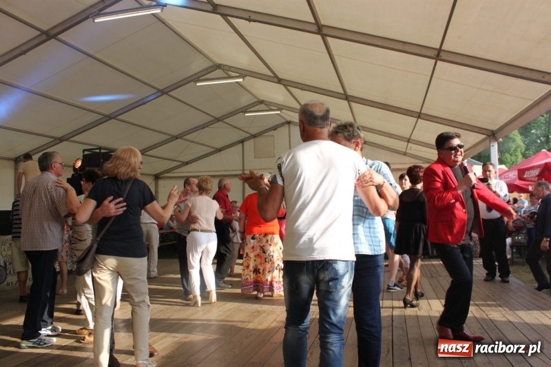 Zdjęcie w galerii na portalu naszraciborz.pl: Biesiadny trzeci dzień majówki w Nędzy porwał do tańca wiadomości z regionu