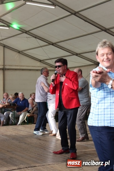 Zdjęcie w galerii na portalu naszraciborz.pl: Biesiadny trzeci dzień majówki w Nędzy porwał do tańca wiadomości z regionu