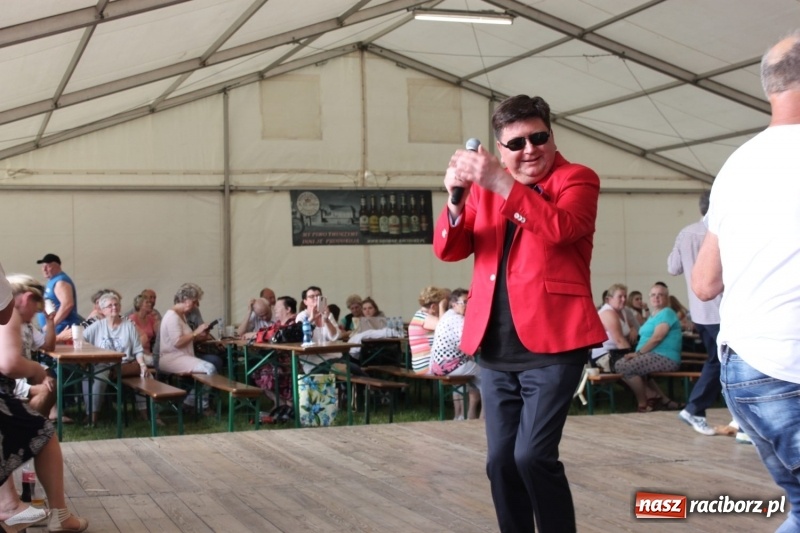 Zdjęcie w galerii na portalu naszraciborz.pl: Biesiadny trzeci dzień majówki w Nędzy porwał do tańca wiadomości z regionu