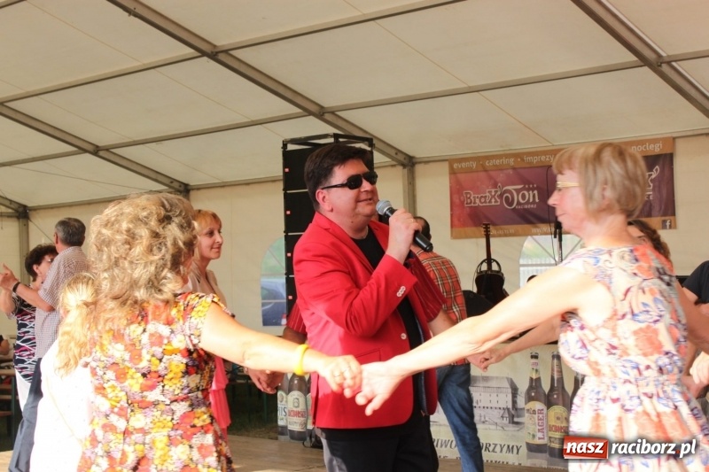 Zdjęcie w galerii na portalu naszraciborz.pl: Biesiadny trzeci dzień majówki w Nędzy porwał do tańca wiadomości z regionu