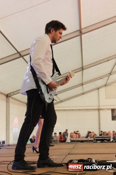 Zdjęcie w galerii na portalu naszraciborz.pl: Biesiadny trzeci dzień majówki w Nędzy porwał do tańca wiadomości z regionu