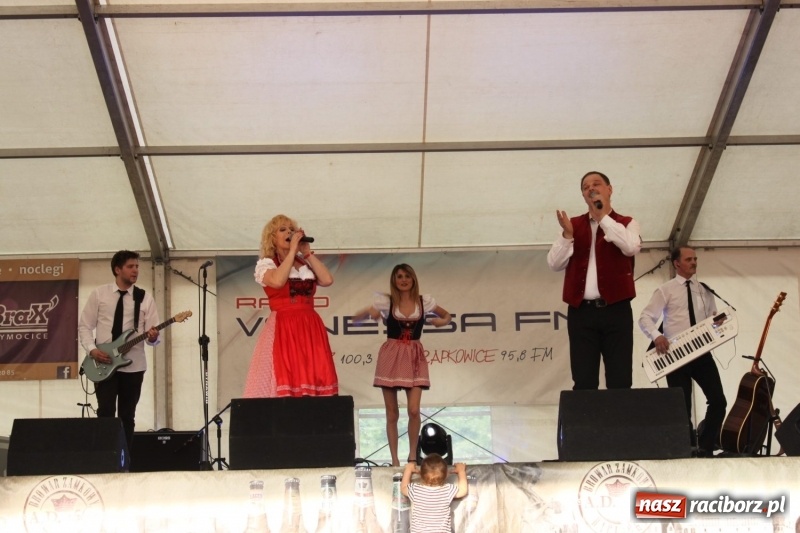 Zdjęcie w galerii na portalu naszraciborz.pl: Biesiadny trzeci dzień majówki w Nędzy porwał do tańca wiadomości z regionu