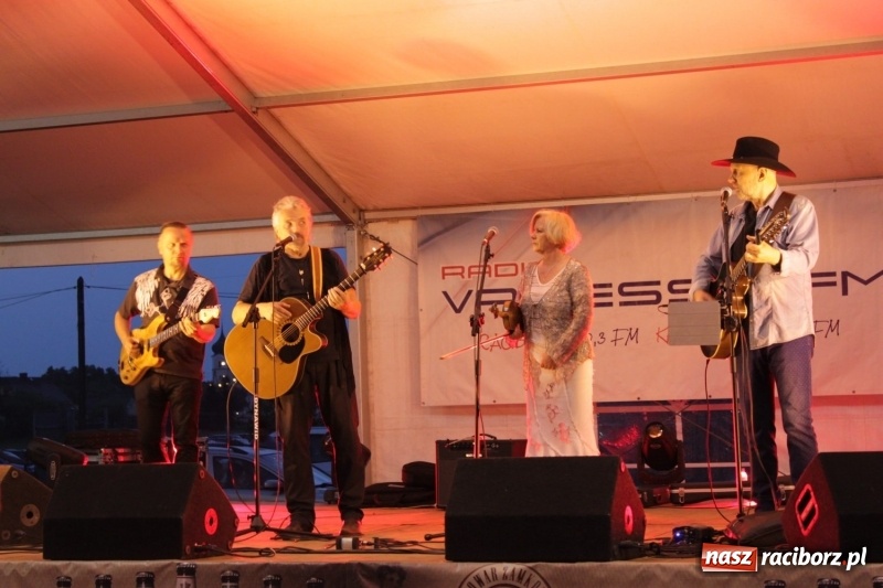 Zdjęcie w galerii na portalu naszraciborz.pl: Biesiadny trzeci dzień majówki w Nędzy porwał do tańca wiadomości z regionu