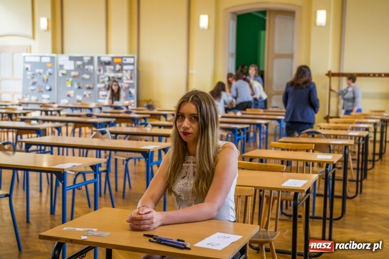 Zdjęcie w galerii na portalu naszraciborz.pl: Matura w Ekonomiku. Dobry humor i motywujący stres wiadomości z regionu