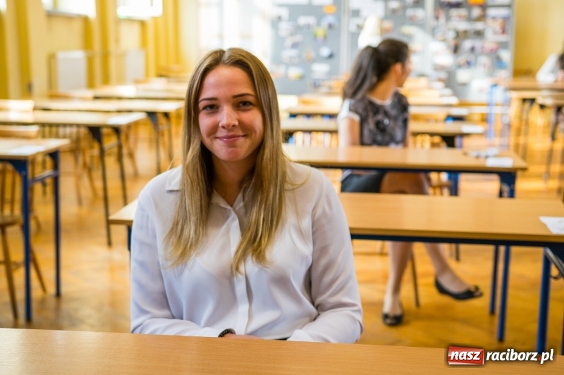 Zdjęcie w galerii na portalu naszraciborz.pl: Matura w Ekonomiku. Dobry humor i motywujący stres wiadomości z regionu