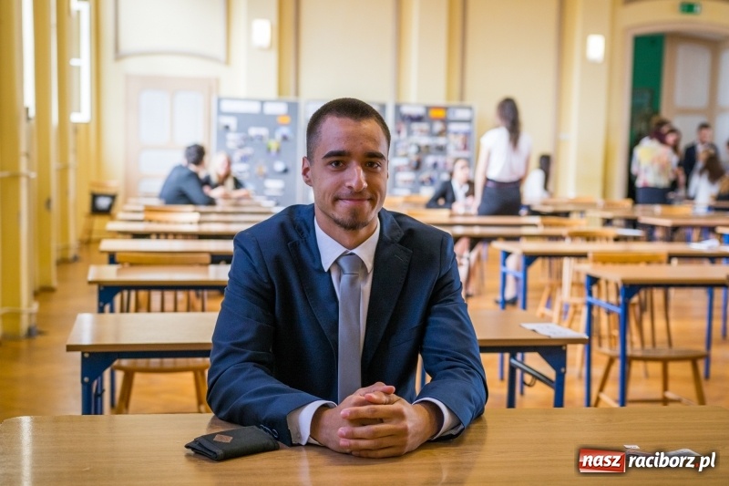 Zdjęcie w galerii na portalu naszraciborz.pl: Matura w Ekonomiku. Dobry humor i motywujący stres wiadomości z regionu