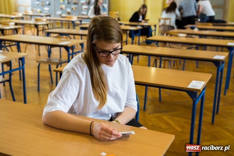 Zdjęcie w galerii na portalu naszraciborz.pl: Matura w Ekonomiku. Dobry humor i motywujący stres wiadomości z regionu
