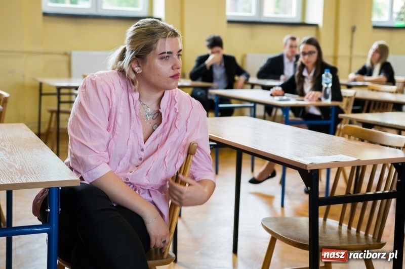 Zdjęcie w galerii na portalu naszraciborz.pl: Matura w Ekonomiku. Dobry humor i motywujący stres wiadomości z regionu