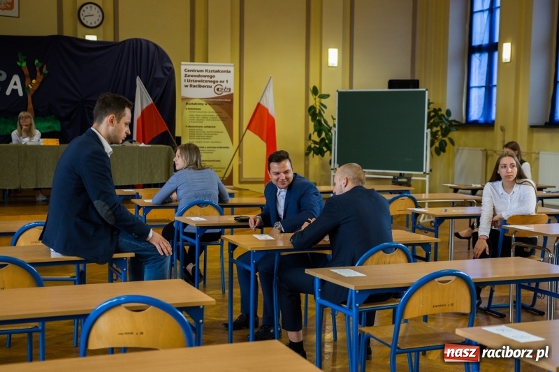 Zdjęcie w galerii na portalu naszraciborz.pl: Matura w Ekonomiku. Dobry humor i motywujący stres wiadomości z regionu