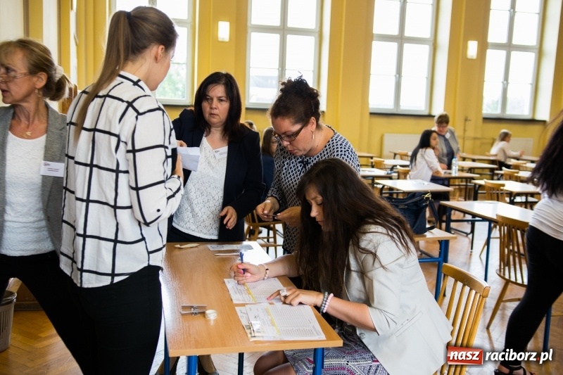 Zdjęcie w galerii na portalu naszraciborz.pl: Matura w Ekonomiku. Dobry humor i motywujący stres wiadomości z regionu