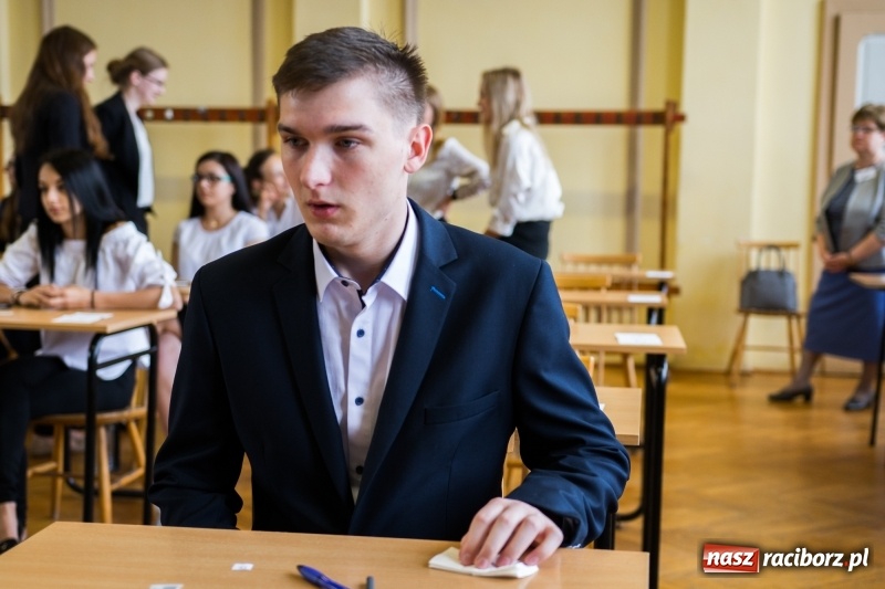 Zdjęcie w galerii na portalu naszraciborz.pl: Matura w Ekonomiku. Dobry humor i motywujący stres wiadomości z regionu