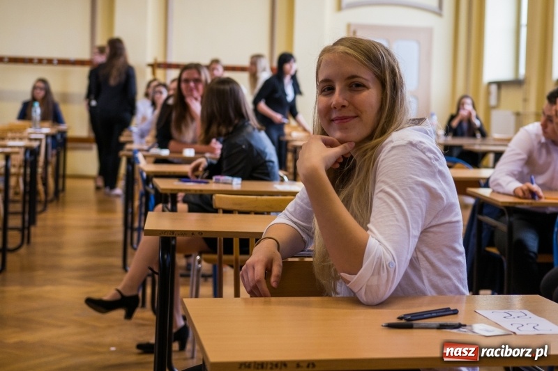 Zdjęcie w galerii na portalu naszraciborz.pl: Matura w Ekonomiku. Dobry humor i motywujący stres wiadomości z regionu