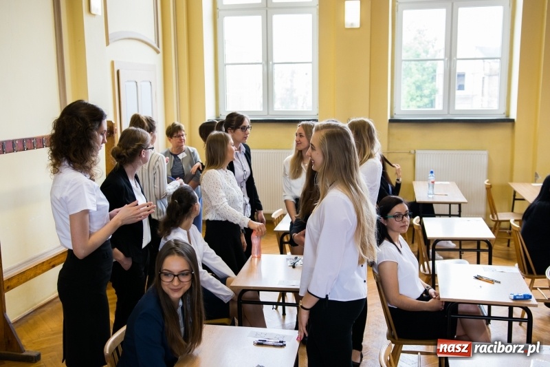 Zdjęcie w galerii na portalu naszraciborz.pl: Matura w Ekonomiku. Dobry humor i motywujący stres wiadomości z regionu