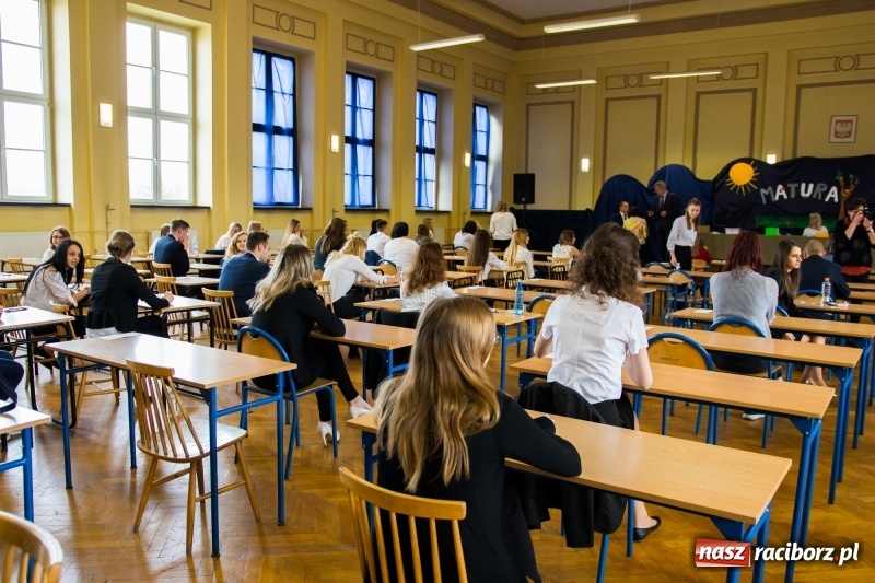 Zdjęcie w galerii na portalu naszraciborz.pl: Matura w Ekonomiku. Dobry humor i motywujący stres wiadomości z regionu