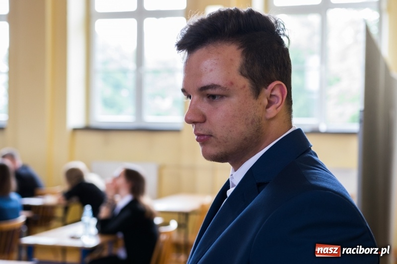 Zdjęcie w galerii na portalu naszraciborz.pl: Matura w Ekonomiku. Dobry humor i motywujący stres wiadomości z regionu